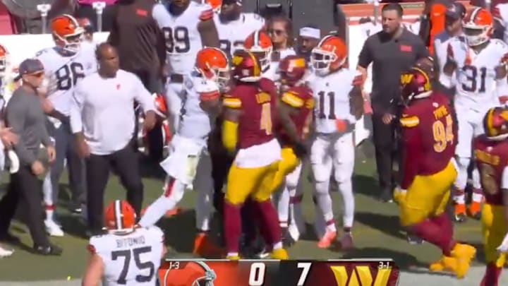 Deshaun Watson shoves a defender.