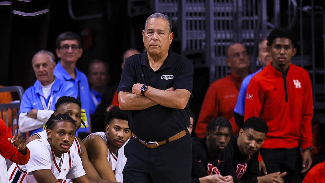 Houston Cougars head coach Kelvin Sampson during the first half against the Cincinnati Bearcats at Fifth Third Arena. 