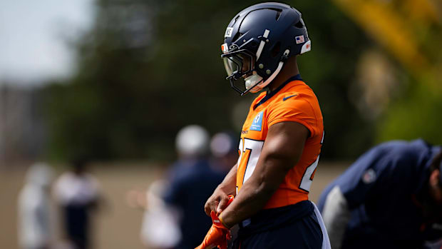 Denver Broncos running back J.K. Dobbins (27) during Day 3's mandatory minicamp practice. Denver Broncos running back J.K. Dobbins (27) during Day 3's mandatory minicamp practice.