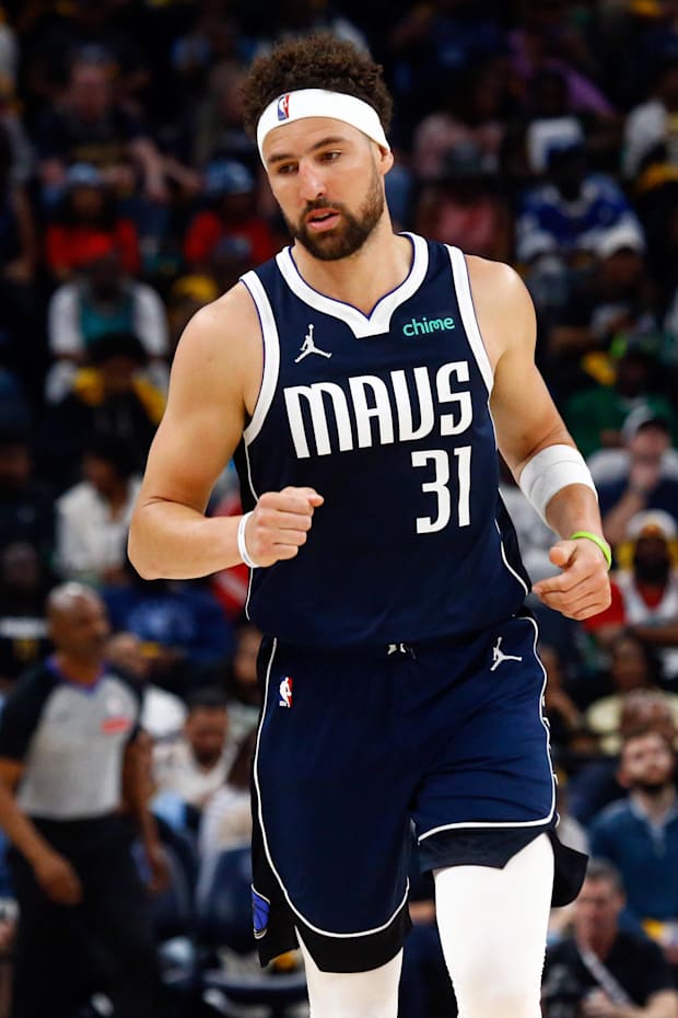 Dallas Mavericks Klay Thompson goalkeeper