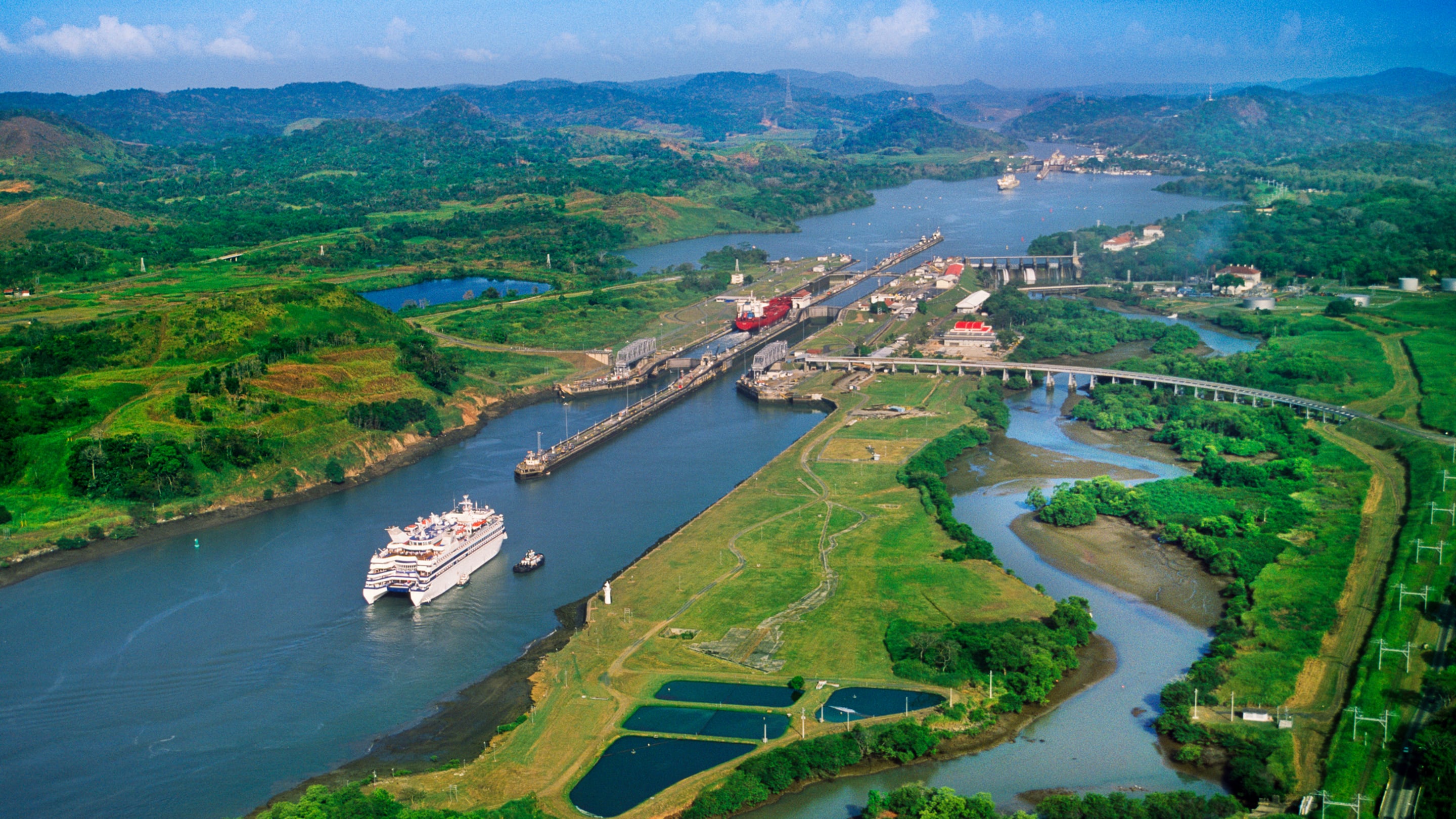 15 Impressive Facts About the Panama Canal