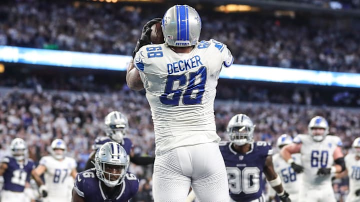 Detroit Lions offensive tackle Taylor Decker (68) catches the ball in the end zone for a 2-point conversion Detroit Lions offensive tackle Taylor Decker (68) catches the ball in the end zone for a 2-point conversion