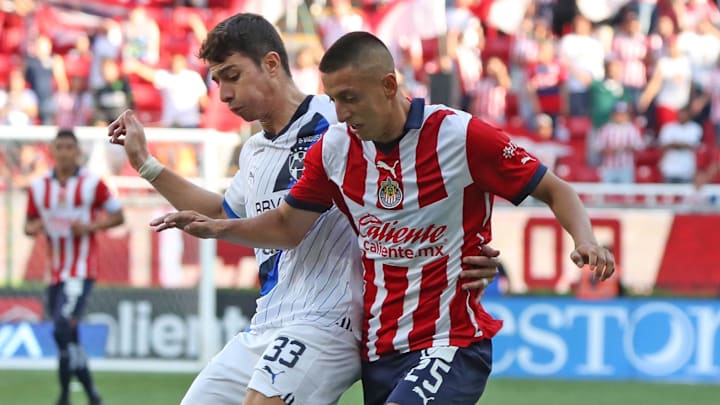Stefan Medina (left) and Roberto Alvarado (right) fighting for the ball in the last match between Chivas and Monterrey at the Estadio Akron