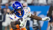 Boise State running back Ashton Jeanty runs with the ball.