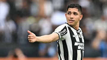 Botafogo tenta assumir a vice-liderança da Taça Guanabara. 