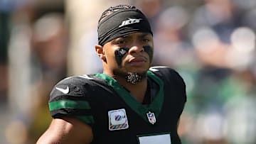 NY Jets quarterback Justin Fields