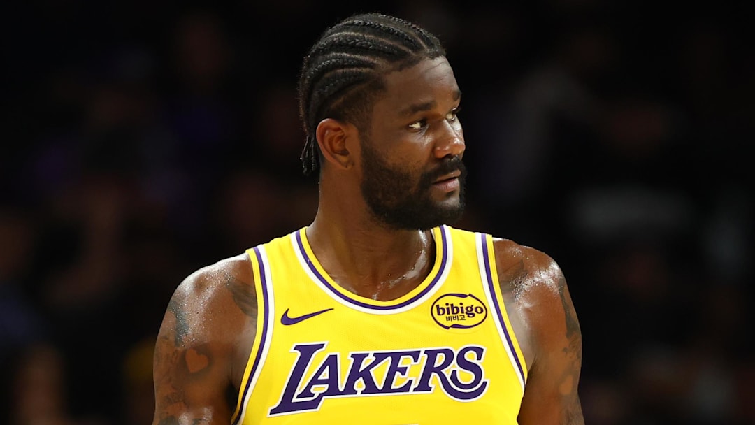 Los Angeles Lakers center Deandre Ayton