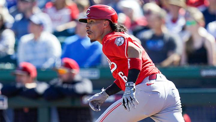 Cincinnati Reds shortstop Edwin Arroyo (56) runs