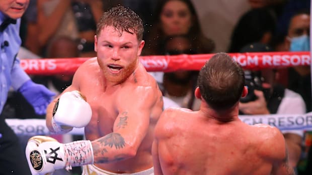 Canelo Alvarez vs Caleb Plant