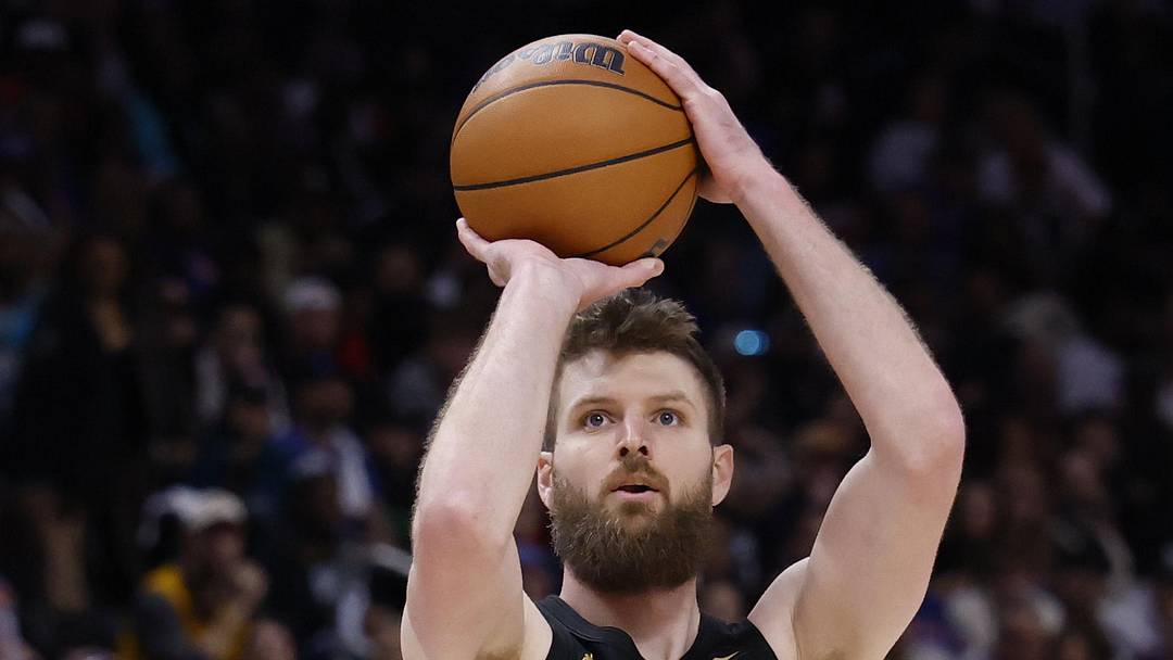 May 7, 2026; Detroit, Michigan, USA; Cleveland Cavaliers forward/center Dean Wade (32) shoots in the first half against the Detroit Pistons during game two of the second round of the 2026 NBA Playoffs at Little Caesars Arena. Mandatory Credit: Rick Osentoski-Imagn Images