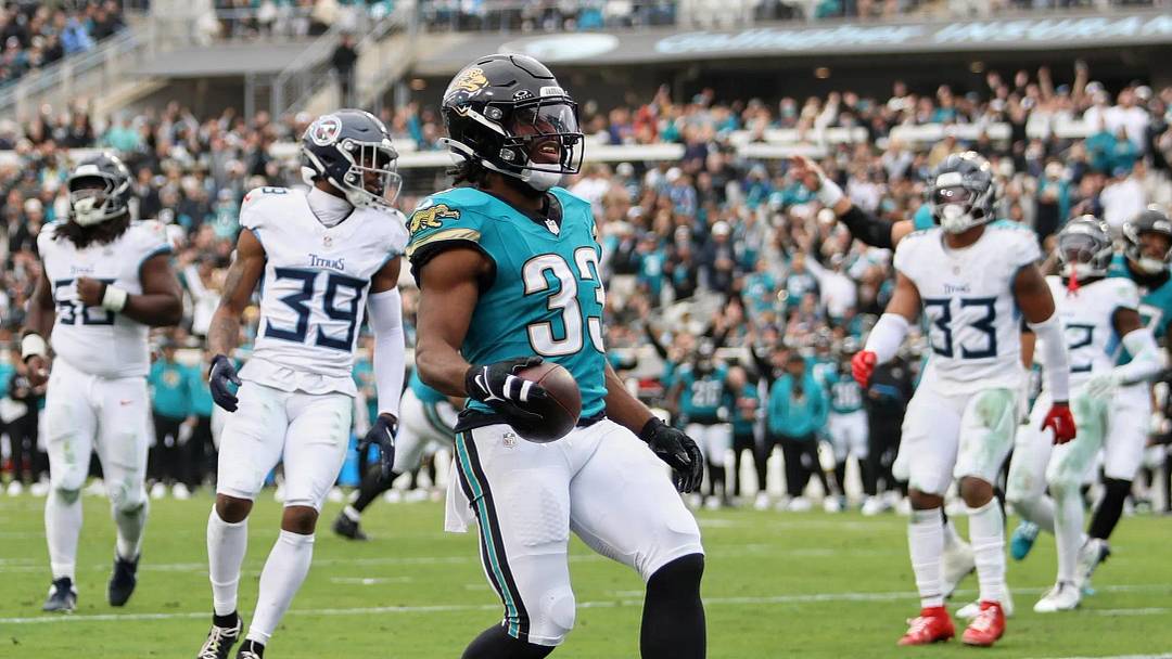 Jan 4, 2026; Jacksonville, Florida, USA; Jacksonville Jaguars running back Bhayshul Tuten (33) runs for a five-yard touchdown against the Tennessee Titans during the fourth quarter at EverBank Stadium. Mandatory Credit: Morgan Tencza-Imagn Images Jan 4, 2026; Jacksonville, Florida, USA; Jacksonville Jaguars running back Bhayshul Tuten (33) runs for a five-yard touchdown against the Tennessee Titans during the fourth quarter at EverBank Stadium. Mandatory Credit: Morgan Tencza-Imagn Images
