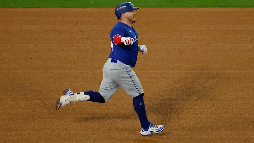 Alejandro Kirk tuvo una destacada actuación en la Serie Mundial con los Blue Jays de Toronto