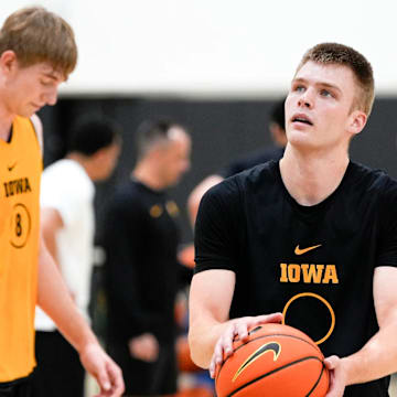 Iowa Hawkeyes guard Bennett Stirtz in practice