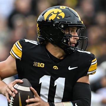 Iowa Hawkeyes quarterback Mark Gronowski