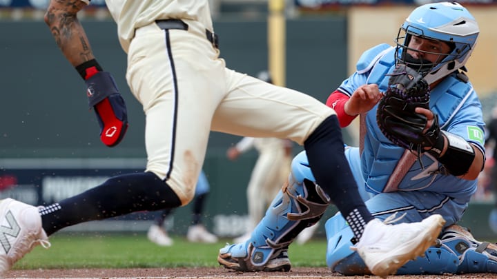 El catcher de los Blue Jays, Alejandro Kirk, fue colocado en la lista de lesionados de 7 días tras recibir un foul tip en la careta El catcher de los Blue Jays, Alejandro Kirk, fue colocado en la lista de lesionados de 7 días tras recibir un foul tip en la careta