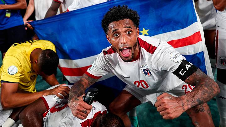 El delantero caboverdiano Ryan Mendes celebra tras la victoria al final del partido de octavos de final de la Copa Africana de Naciones El delantero caboverdiano Ryan Mendes celebra tras la victoria al final del partido de octavos de final de la Copa Africana de Naciones