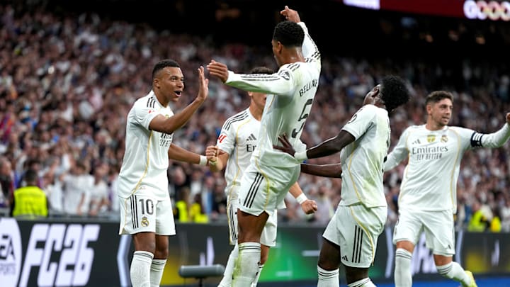 Kylian Mbappé, del Real Madrid, celebra tras anotar el primer gol de su equipo junto a sus compañeros Arda Güler, Jude Bellingham y Vinícius Júnior