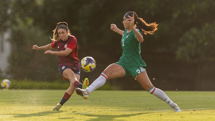 Después de un primer tiempo con el marcador empatado, México encontró la red al minuto 68.