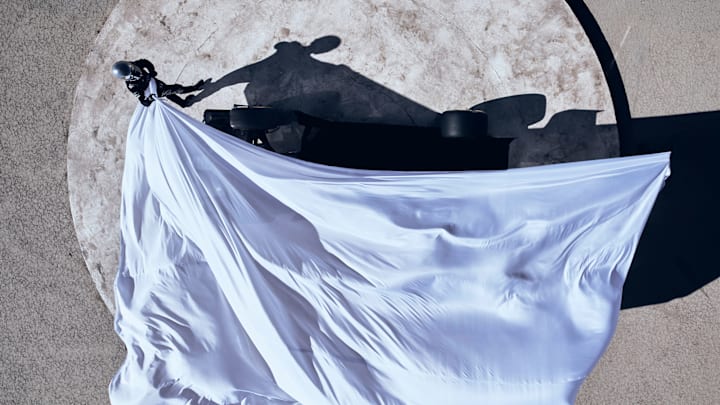 El primer velo cae: Cadillac Formula 1 Team comienza a descubrir su monoplaza y su ambición dentro de la Fórmula 1.