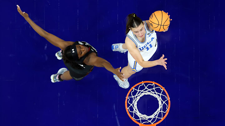 La mexicana firmó una actuación histórica, que llevó a UCLA a ganar su primer título de baloncesto universitario. 