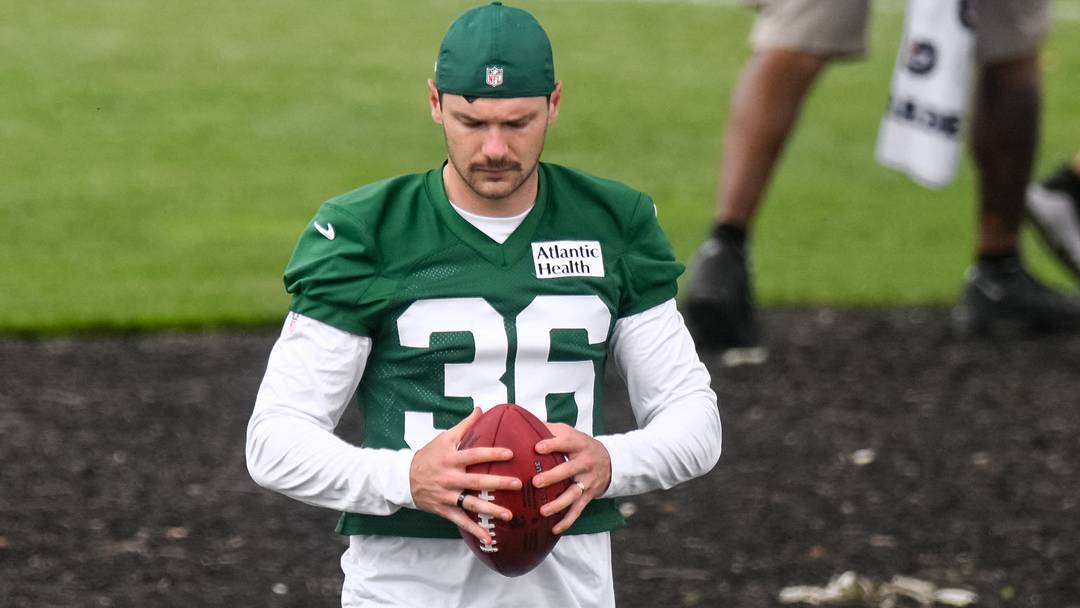 Cade York's latest practice performance showed why Jets fans shouldn't write him off just yet. Cade York's latest practice performance showed why Jets fans shouldn't write him off just yet.