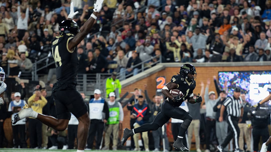 Demond Claiborne (1) scoring a touchdown against the North Carolina Tar Heels, Nov. 15, 2025.