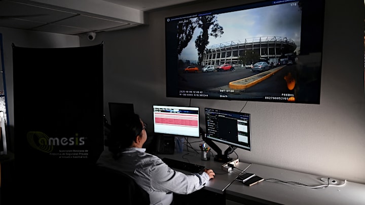 Conductores, guardaespaldas, mantas antibombas, chalecos y maletines blindados completan este paquete de seguridad