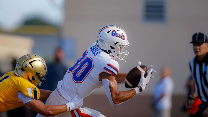 LSU commit Derek Meadows (No. 30) leads Bishop Gorman into a top-ranked showdown with Mater Dei.