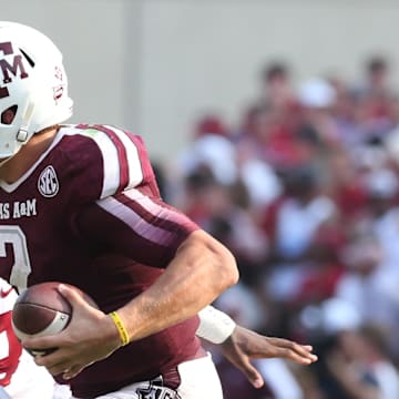 Texas A&M Aggies quarterback Johnny Manziel (2) scrambles in the fourth quarter against the Alabama Crimson Tide linebacker Reggie Ragland (18) at Kyle Field. Alabama Crimson Tide beat the Texas A&M Aggies 49-42.