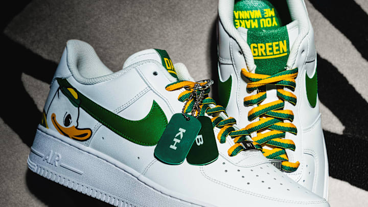 Oregon Ducks Gift Wild Nike Sneakers to College GameDay Crew