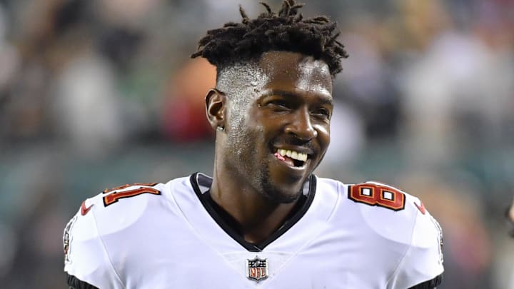 Oct 14, 2021; Philadelphia, Pennsylvania, USA; Tampa Bay Buccaneers wide receiver Antonio Brown (81) against the Philadelphia Eagles at Lincoln Financial Field. Mandatory Credit: Eric Hartline-Imagn Images