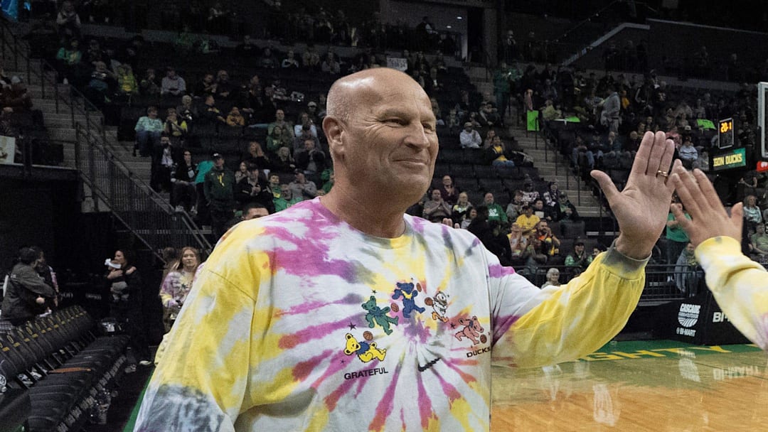 Oregon coach Kelly Graves, left, high-fives Sofia Bell before the game against Washington at Matthew Knight Arena in Eugene, March 1, 2026.