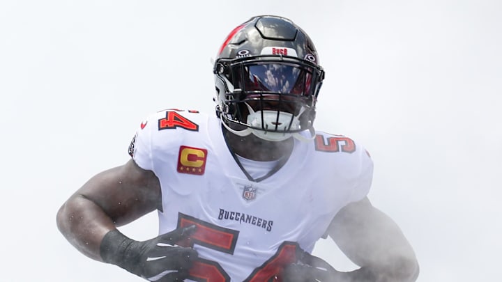 Sep 22, 2024; Tampa, Florida, USA; Tampa Bay Buccaneers linebacker Lavonte David (54) is introduced before a game against the Denver Broncos at Raymond James Stadium. Mandatory Credit: Nathan Ray Seebeck-Imagn Images Sep 22, 2024; Tampa, Florida, USA; Tampa Bay Buccaneers linebacker Lavonte David (54) is introduced before a game against the Denver Broncos at Raymond James Stadium. Mandatory Credit: Nathan Ray Seebeck-Imagn Images