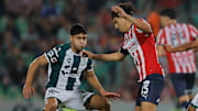 Guillermo Muñoz de Santos Laguna y Erick Gutiérrez de Chivas durante el Apertura 2024