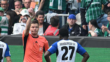 Philip Otele sah nicht lange nach seiner Einwechslung die Rote Karte