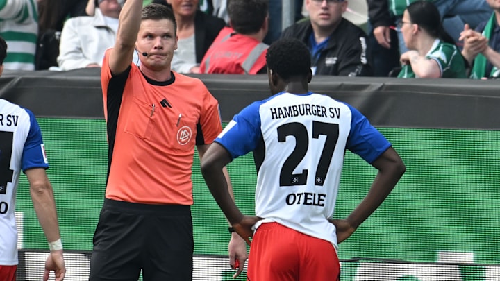 Philip Otele sieht Rot