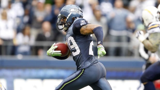 Seattle Seahawks safety Earl Thomas (29) returns an interception against the San Diego Chargers.