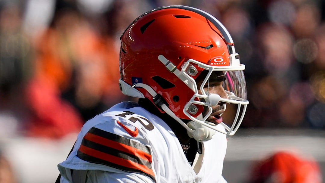 Cleveland Browns quarterback Shedeur Sanders scrambles in the first quarter against the Cincinnati Bengals.