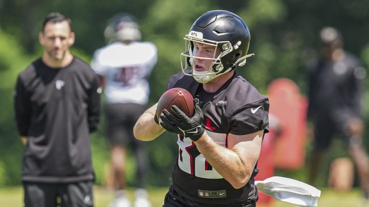 Atlanta Falcons tight end Austin Stogner