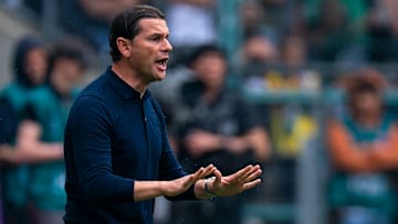 Gerardo Seoane am Seitenrand. Wie lange bleibt er noch auf der Gladbach-Bank?