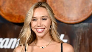 Alexis Ren