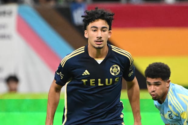 ราย่าน เอลลูมี - แคนาดา ซอคเกอร์ 