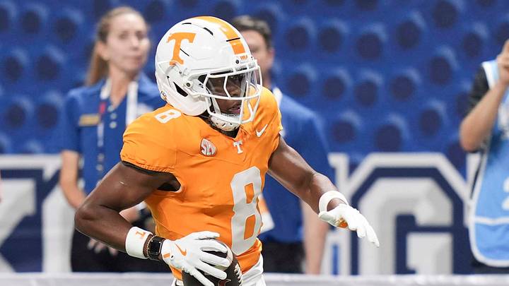 Tennessee defensive back Colton Hood (8) recovers a fumble and runs it into the end zone for a touchdown during the Aflac Kickoff Game between the Volunteers and Syracuse held at Mercedes-Benz Stadium in Atlanta, Ga., on August 30, 2025.