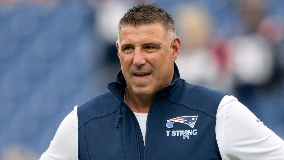 Oct 19, 2025; Nashville, Tennessee, USA; New England Patriots head coach Mike Vrabel during pre-game warmups at Nissan Stadium. Mandatory Credit: Steve Roberts-Imagn Images Oct 19, 2025; Nashville, Tennessee, USA; New England Patriots head coach Mike Vrabel during pre-game warmups at Nissan Stadium. Mandatory Credit: Steve Roberts-Imagn Images