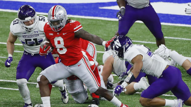 Ohio State Buckeyes running back Trey Sermon (8) stiff arms Northwestern Wildcats