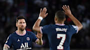 Le Barça souhaite recruter Mbappé et Messi 