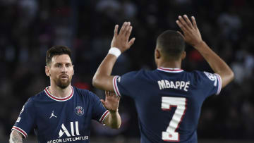 Le Barça souhaite recruter Mbappé et Messi 