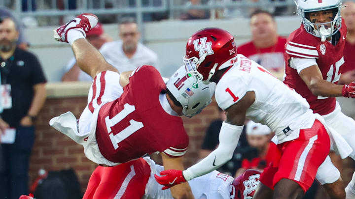 Oklahoma quarterback Jackson Arnold (11) against Houston