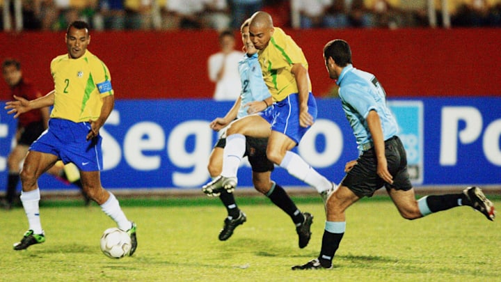 Brazilian striker Ronaldo Nazario (2nd, 