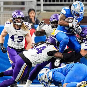 Detroit Lions running back Jahmyr Gibbs (0) runs against Minnesota Vikings during the second half at Ford Field in Detroit on Sunday, November 2, 2025.